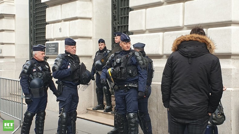 Des militants écologistes investissent le siège de Blackrock à Paris, 17 interpellations (VIDEOS)