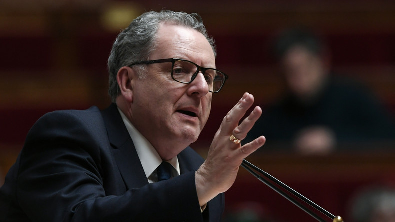 Minute de silence refusée pour une infirmière poignardée : vif échange entre Mélenchon et Ferrand