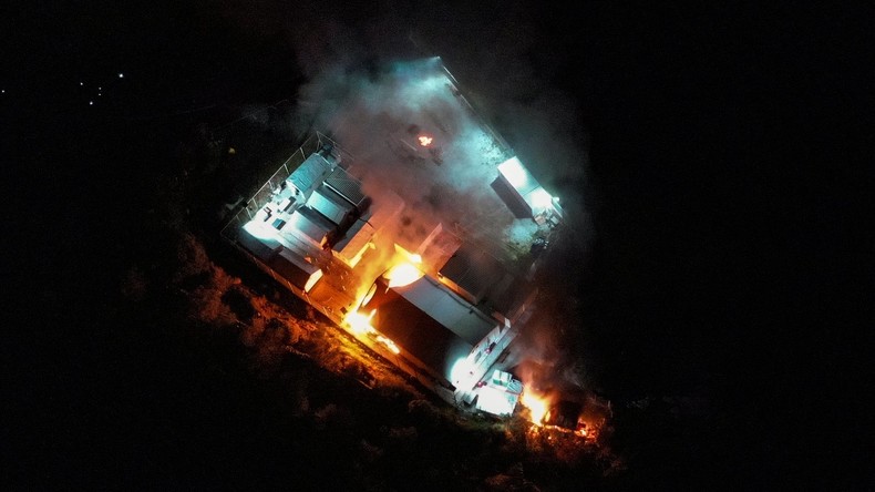 Grèce : des habitants de Lesbos incendient un centre d'accueil pour migrants inoccupé