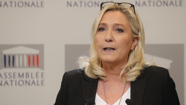 Migrants : Marine Le Pen assimile les agissements du président turc à un «acte de guerre»