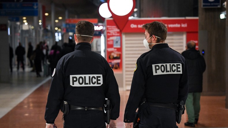 Coronavirus : plus de 600 policiers et 350 gendarmes confinés en France par mesure préventive