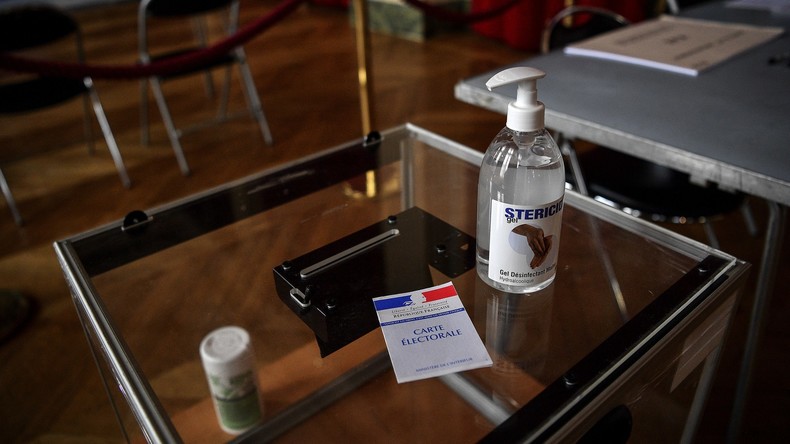 «On nous a envoyé prendre des risques» : la colère d'assesseurs après les municipales