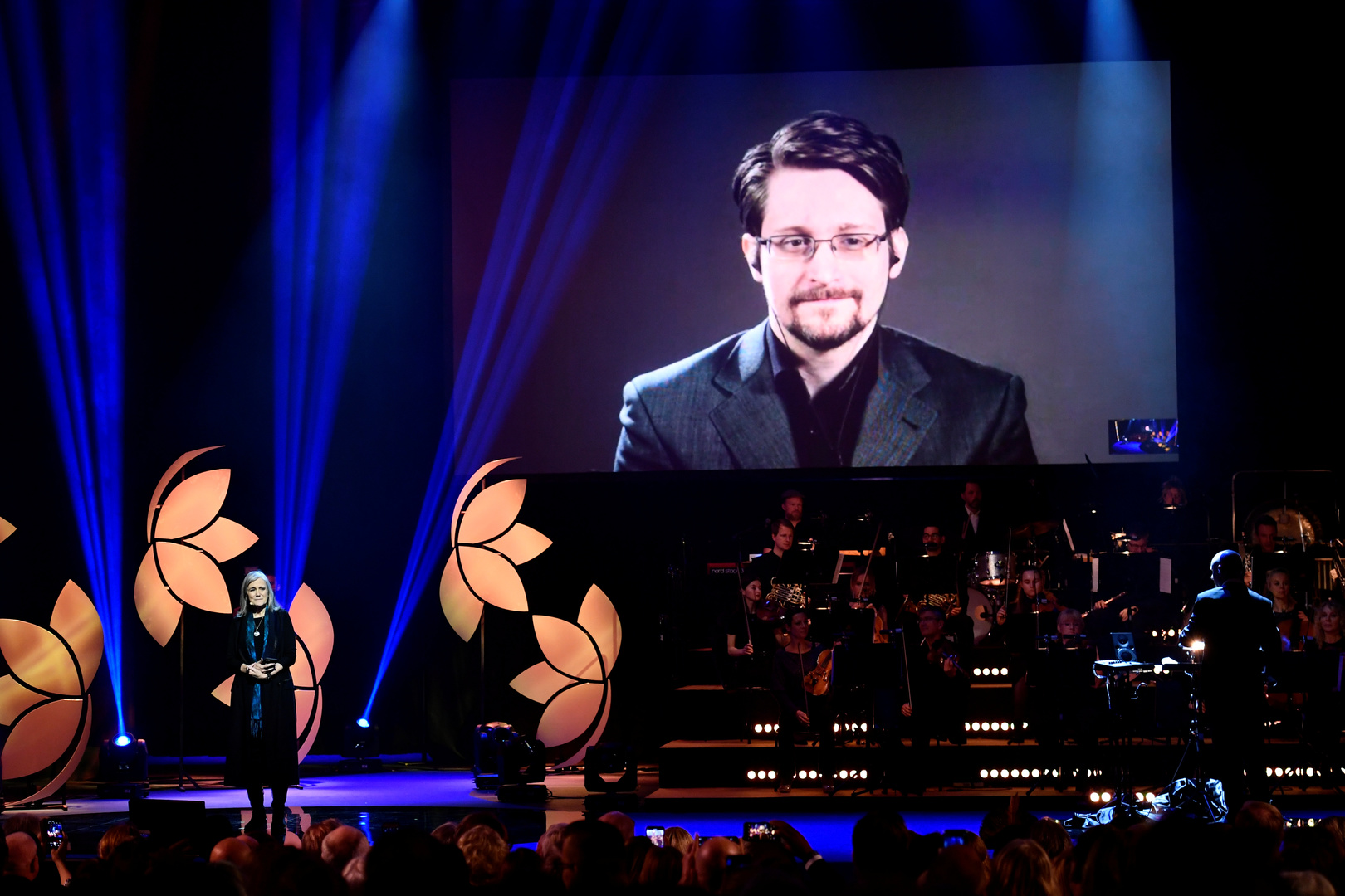 Snowden Film Complet En Français - Youtube Selon Edward Snowden, le Covid-19 pourrait conduire à une surveillance
