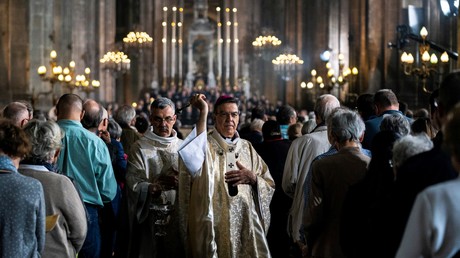 L'archevêque de Paris, Michel Aupetit, dit la messe en hommage à la cathédrale Notre-Dame de Paris à l'église Saint-Eustache de Paris, le 21 avril 2019 (image d'illustration).