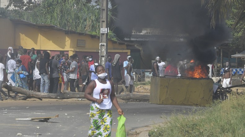 Côte d'Ivoire : un centre de dépistage du Covid-19 détruit par des manifestants à Abidjan
