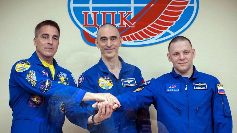 En pleine épidémie du Covid-19 sur Terre, un groupe d'astronautes part vers l'espace
