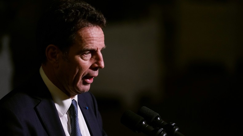 Travailler plus, revoir les congés payés et jours fériés : le Medef envisage l'après confinement