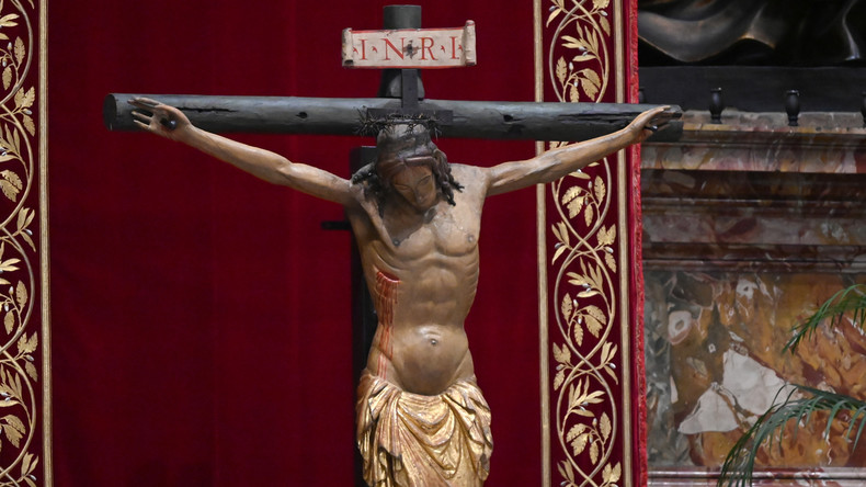 Coronavirus : le prêtre de l'église Saint-Nicolas-du-Chardonnet verbalisé pour une messe clandestine