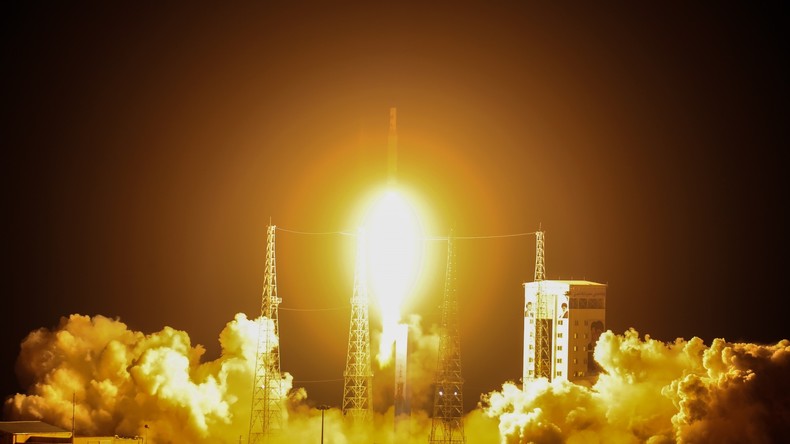 L'Iran a lancé avec succès son premier satellite militaire, annoncent les Gardiens de la Révolution