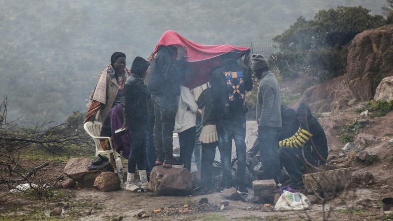 Grèce : deux migrants blessés par arme à feu après avoir violé le confinement