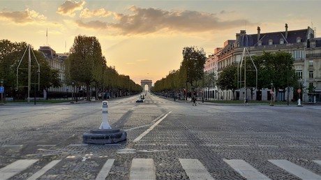 L’avenue des Champs Elysées à Paris quasiment déserte, photographiée le 12 avril 2020 (illustration).