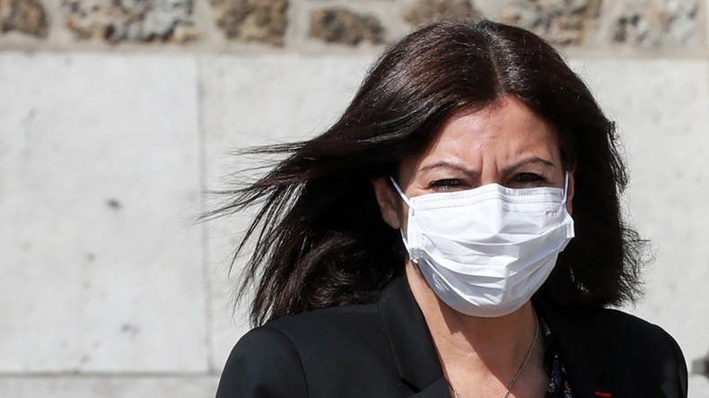 Paris : Hidalgo envisage de réserver des «rues entières» aux restaurants, lorsqu'ils rouvriront