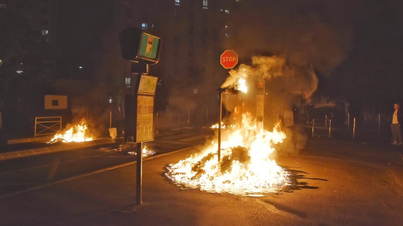 Argenteuil : barricades en feu et tirs de mortier d'artifice après la mort d'un motocycliste