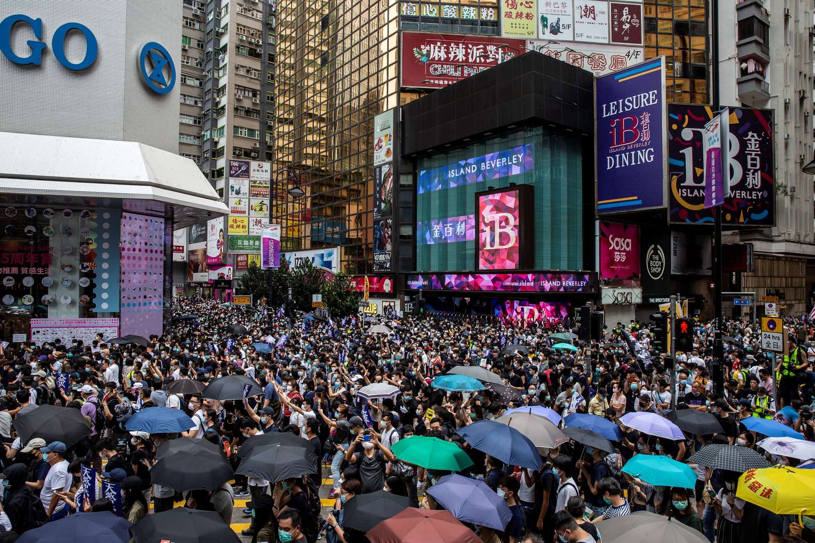 A Hong Kong, des milliers de personnes manifestent contre un projet de loi chinois