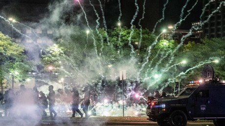 «RUSSIE, RUSSIE, RUSSIE» : un invité de CNN évoque la main de Moscou dans les émeutes, Trump répond