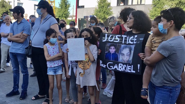 Manifestation à Bondy, après qu'un adolescent a été blessé lors de son interpellation