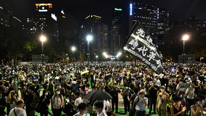 Des milliers de Hongkongais bravent une interdiction de rassemblement pour commémorer Tiananmen