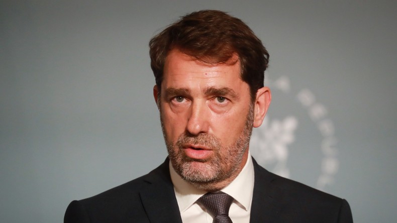 Contre le racisme, Christophe Castaner se dit prêt à mettre un genou à terre