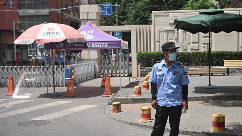 Covid-19 : à Pékin, dix nouveaux quartiers placés en quarantaine