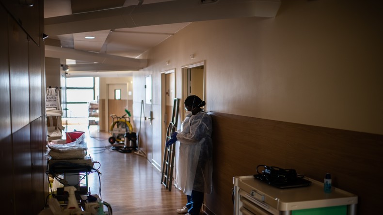 Covid-19 : le Conseil scientifique juge «extrêmement probable» une deuxième vague en automne