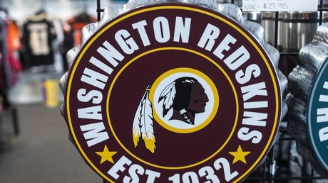 Accusée de racisme, une équipe de football américain de la NFL abandonne son nom et son logo