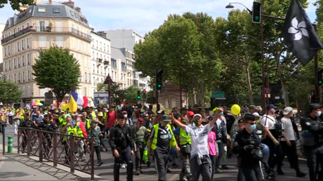 «On est là !» : des Gilets jaunes toujours mobilisés malgré l'été (VIDEO) «On est là !» : des Gilets jaunes toujours mobilisés malgré l'été (VIDEO)