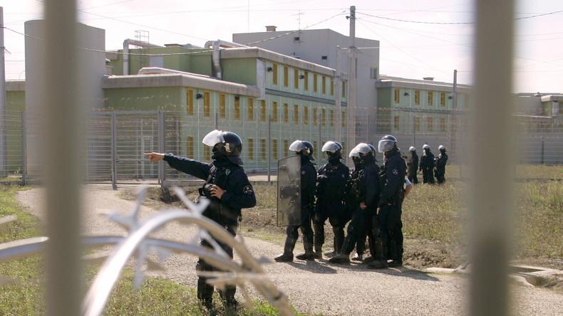 Trois gardiens blessés par un détenu muni d'un couteau à la prison d'Arles