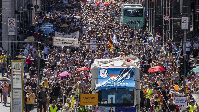 «Bas les masques» : des milliers de manifestants à Berlin contre les restrictions liées au Covid-19