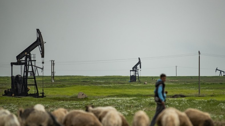 Damas qualifie de «vol» la signature d'un accord pétrolier au nord-est de la Syrie
