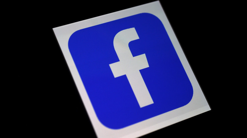 Comptes de partisans de Bolsonaro bloqués : Facebook dénonce une décision «extrémiste»
