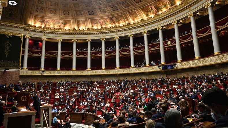 Explosions à Beyrouth : la classe politique française multiplie les messages de soutien