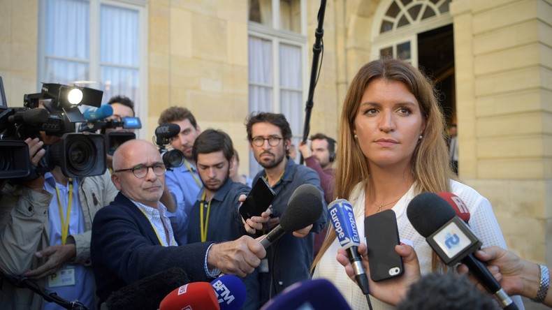 Violences conjugales : Schiappa annonce l'instauration de bracelets anti-rapprochement en septembre