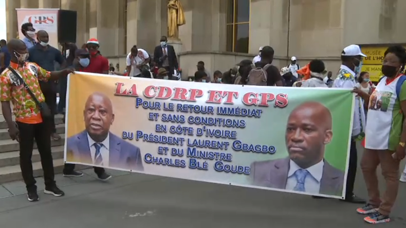 Présidentielle en Côte d'Ivoire : des dizaines d'Ivoiriens manifestent à Paris contre Ouattara