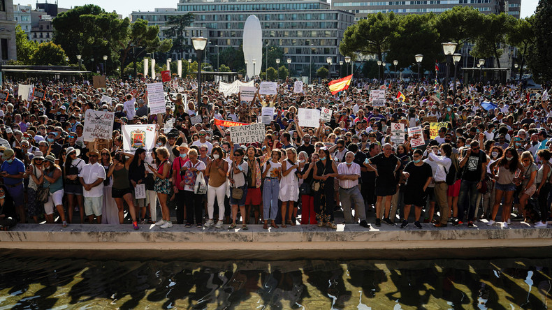 «Liberté !» : des centaines de manifestants rassemblés à Madrid contre le port du masque