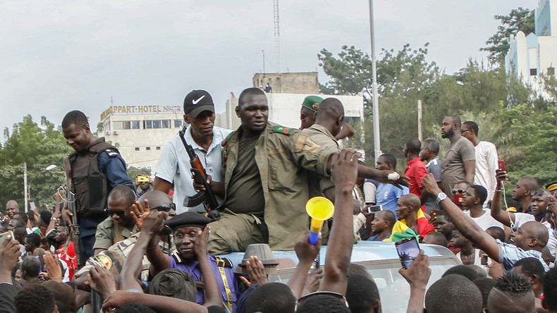 Mali : des militaires poussent le président IBK à la démission et promettent des élections