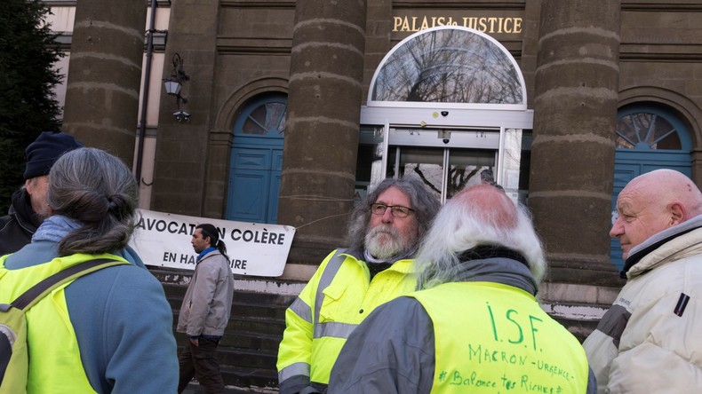 Tarbes : des Gilets jaunes manifestent contre les violences policières