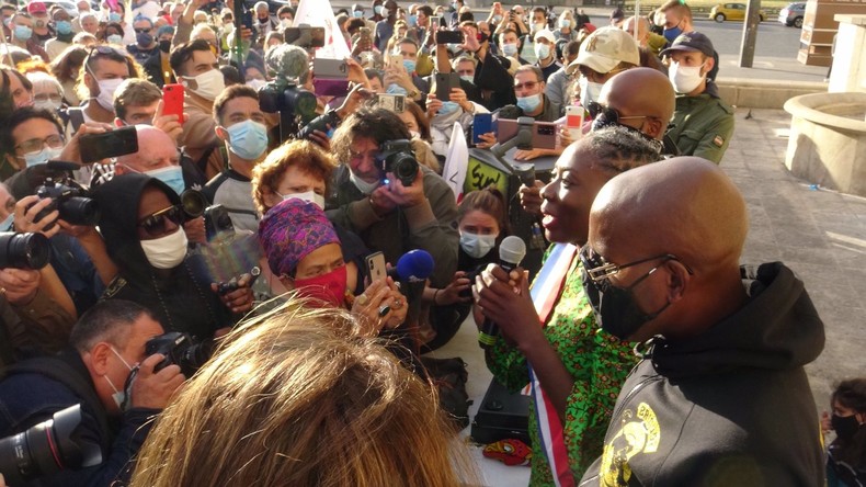 Rassemblement de soutien à Danièle Obono, dépeinte en esclave dans une fiction de Valeurs Actuelles