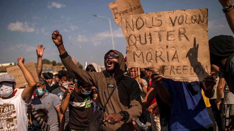 Grèce : affrontements entre migrants et policiers lors d'une manifestation pour de nouveaux abris
