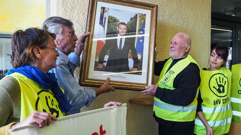 Huit «décrocheurs» de portraits d'Emmanuel Macron condamnés à des amendes en appel