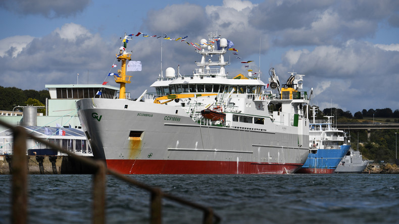 «200 tonnes de poisson par jour» : à Concarneau, le chalutier géant inquiète