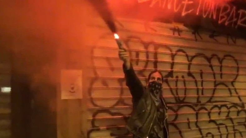 Des patrons de bars mobilisés à Paris contre la fermeture imposée à 22h (IMAGES)