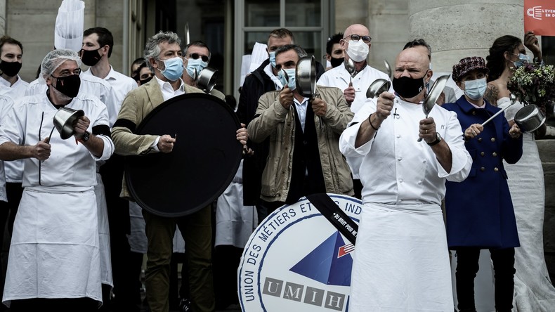 Covid-19 : concerts de casseroles des restaurateurs contre les fermetures d'établissements