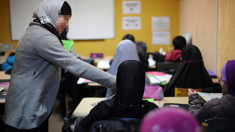 L'arabe à l'école est-il réellement un garde-fou contre le séparatisme islamiste ?