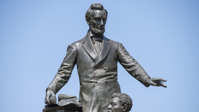 Trump dénonce les «animaux» qui ont déboulonné les statues de Roosevelt et Lincoln