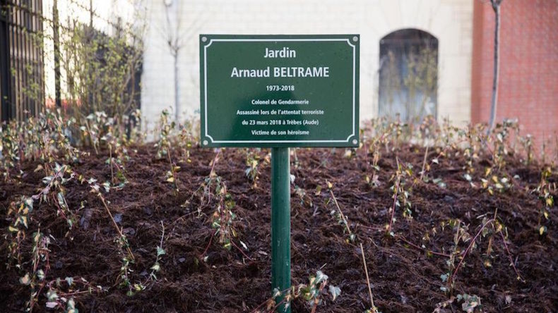 Arnaud Beltrame «victime de son héroïsme» : une plaque commémorative crée la polémique