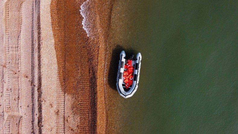 Le gouvernement britannique souhaite mettre en place des filets en mer pour arrêter les migrants