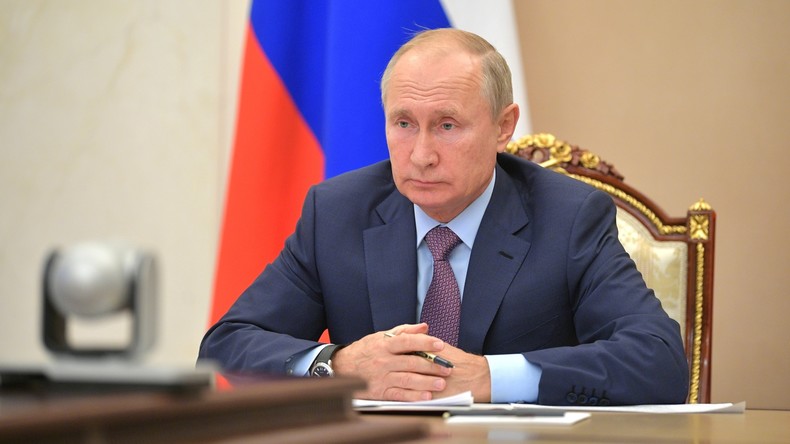 Vladimir Poutine annonce l'enregistrement d'un deuxième vaccin russe contre le Covid-19