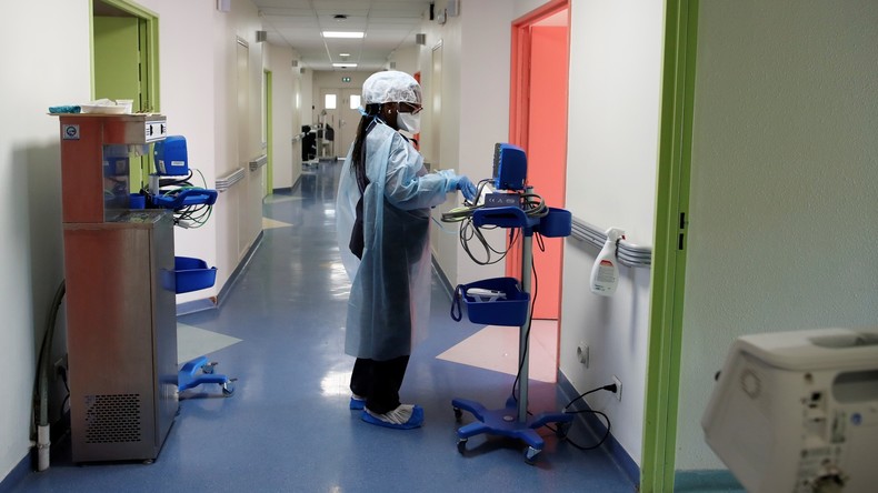 Covid-19 en France : le nombre de nouveaux cas en 24h dépasse pour la première fois les 30 000