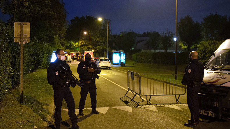 Un enseignant décapité en région parisienne, l'assaillant présumé abattu par la police