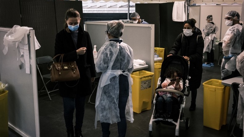 Covid-19 en France : nouveau record de contaminations avec plus de 32 000 cas en 24 heures